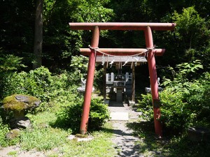 春日山神社