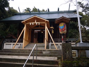 服部神社　拝殿