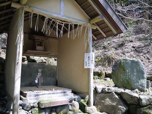 岩間寺　雷神霊水