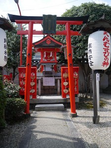 御霊神社