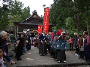 二上射水神社春季例大祭　築山神事