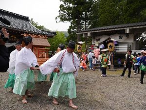 二上射水神社春季例大祭　築山神事