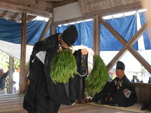 久豆彌神社・信露貴彦神社　王の舞