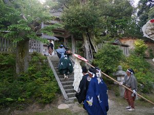 久豆彌神社・信露貴彦神社　王の舞