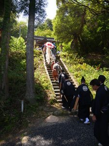 久豆彌神社・信露貴彦神社　王の舞