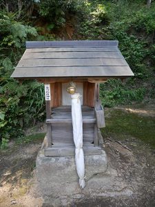 信露貴彦神社