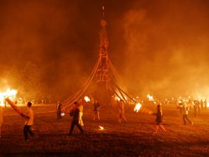 伊夜比咩神社例大祭・向田の火祭り