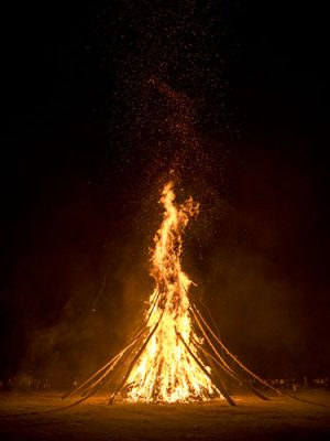 伊夜比咩神社例大祭・向田の火祭り