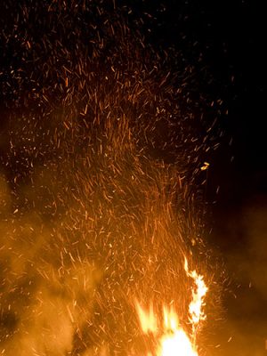 伊夜比咩神社例大祭・向田の火祭り