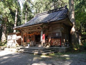 雄山神社中宮祈願殿