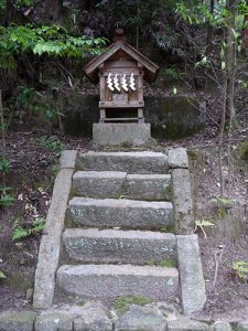 敢國神社