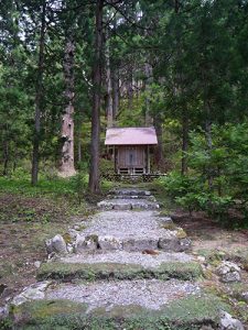 雄山神社中宮祈願殿