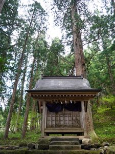 雄山神社中宮祈願殿