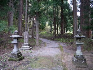 雄山神社中宮祈願殿