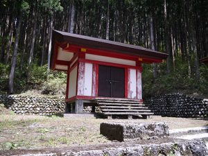 雄山神社中宮祈願殿