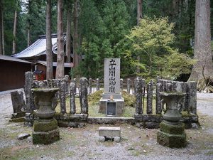 雄山神社中宮祈願殿