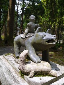 雄山神社中宮祈願殿