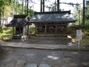 雄山神社中宮祈願殿