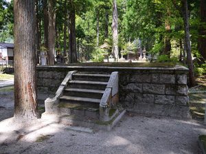 雄山神社中宮祈願殿