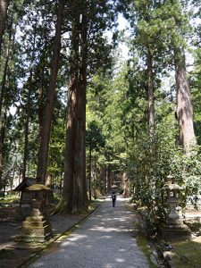 雄山神社中宮祈願殿