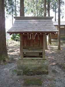 雄山神社中宮祈願殿