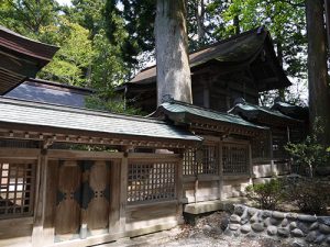 雄山神社前立社壇