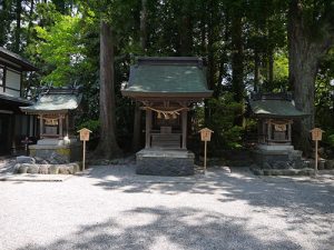 雄山神社前立社壇