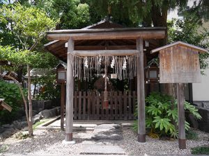 岩上神社