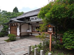 岩屋神社