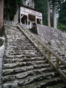 白山中居神社