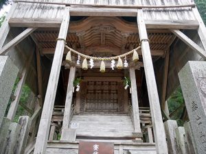 白山中居神社