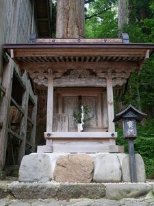 白山中居神社