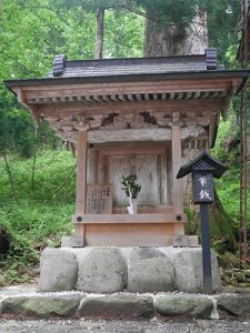 白山中居神社