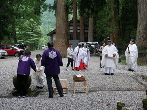 白山中居神社