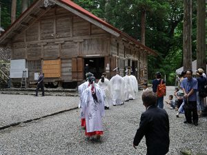 白山中居神社