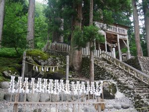 白山中居神社