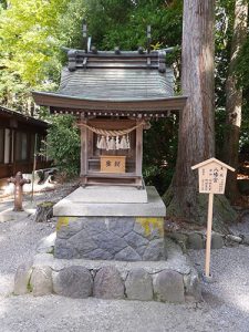 雄山神社前立社壇