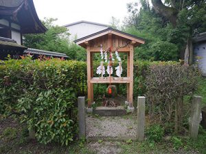 石坐神社