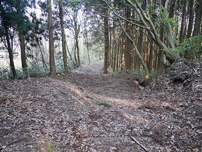 石動山長坂道砦