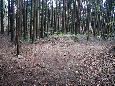 石動山長坂道砦