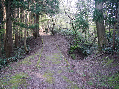 石動山長坂道砦